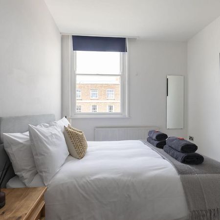 Beautifully Presented Newly Renovated City-Centre Apartment In 첼튼엄 외부 사진