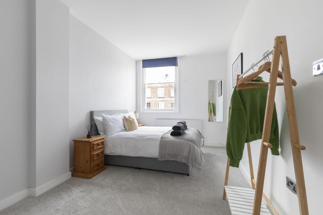 Beautifully Presented Newly Renovated City-Centre Apartment In 첼튼엄 외부 사진