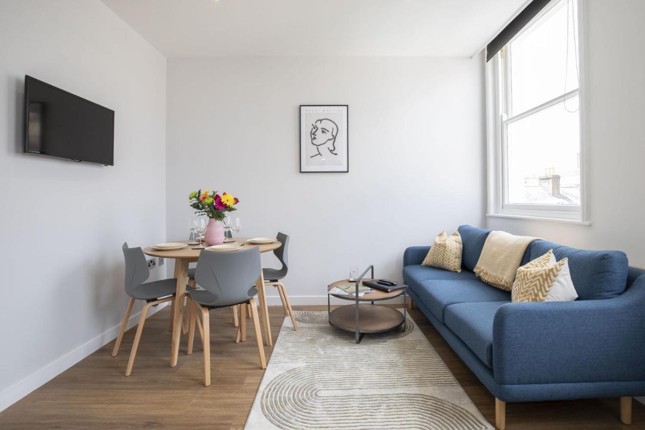 Beautifully Presented Newly Renovated City-Centre Apartment In 첼튼엄 외부 사진