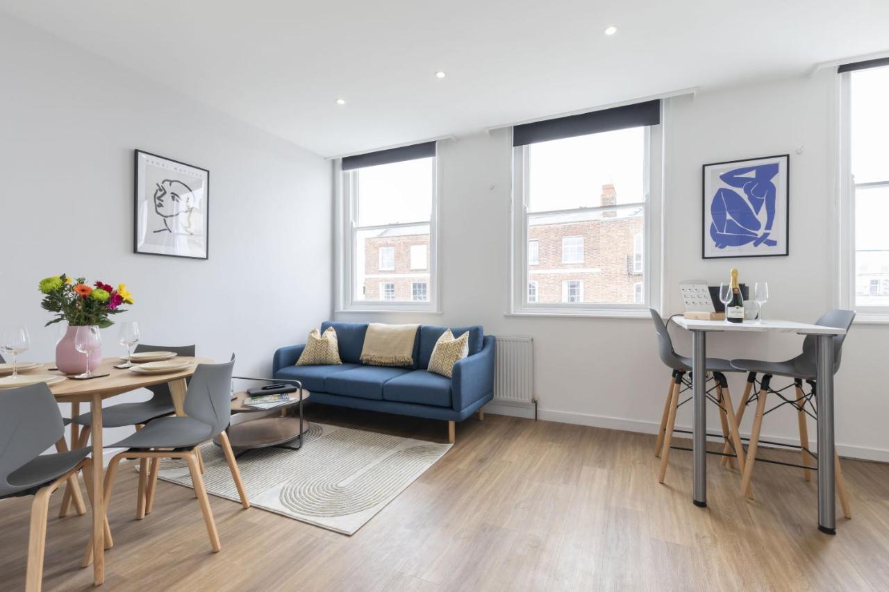 Beautifully Presented Newly Renovated City-Centre Apartment In 첼튼엄 외부 사진